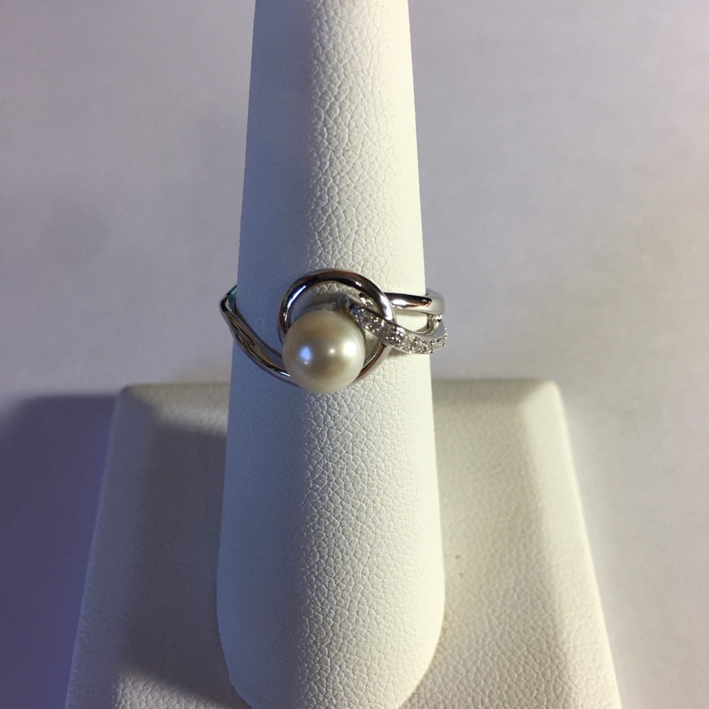 Sterling Silver Pearl/Clear CZ Accent Stones Ring
